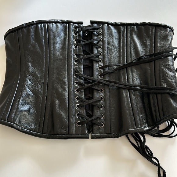 High Quality Black leather waist corset by Timeless Trends. - Picture 3 of 3